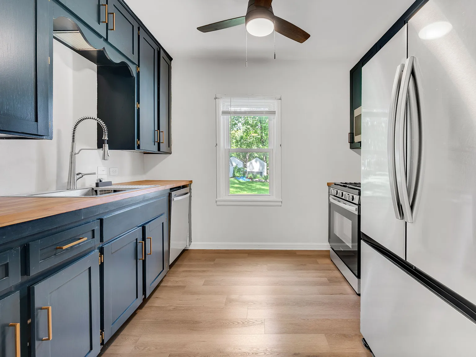 W303N2563 Maple Ave — Photo 4