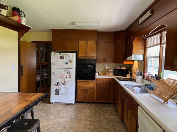 70 Sunny Knoll Ln, Natural Bridge, VA 24578