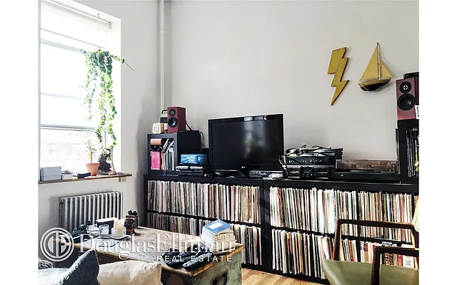 Rented by Douglas Elliman | media 14