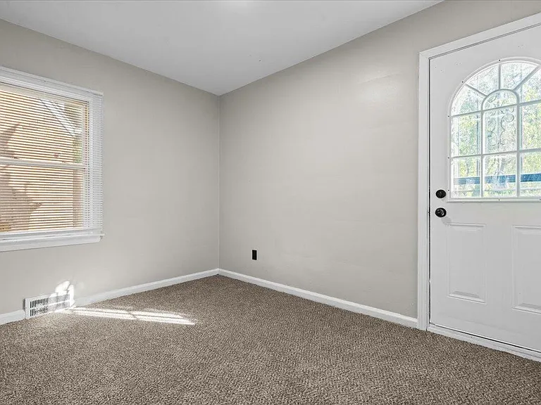 10042 Grayton St — Photo 15