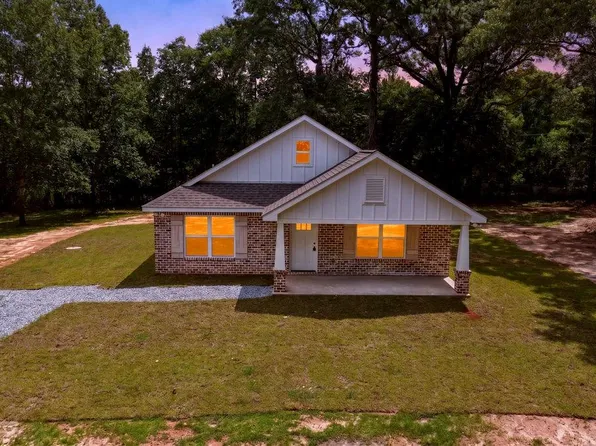 22 Engle Ln, Poplarville, MS 39470