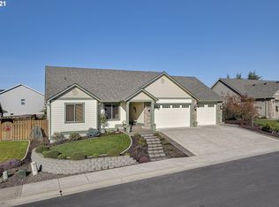 703 N 6th St, Carlton, OR