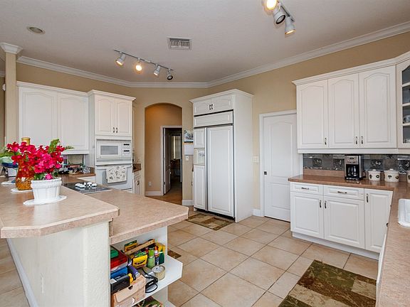4th image of 12500 Crown Point Cir