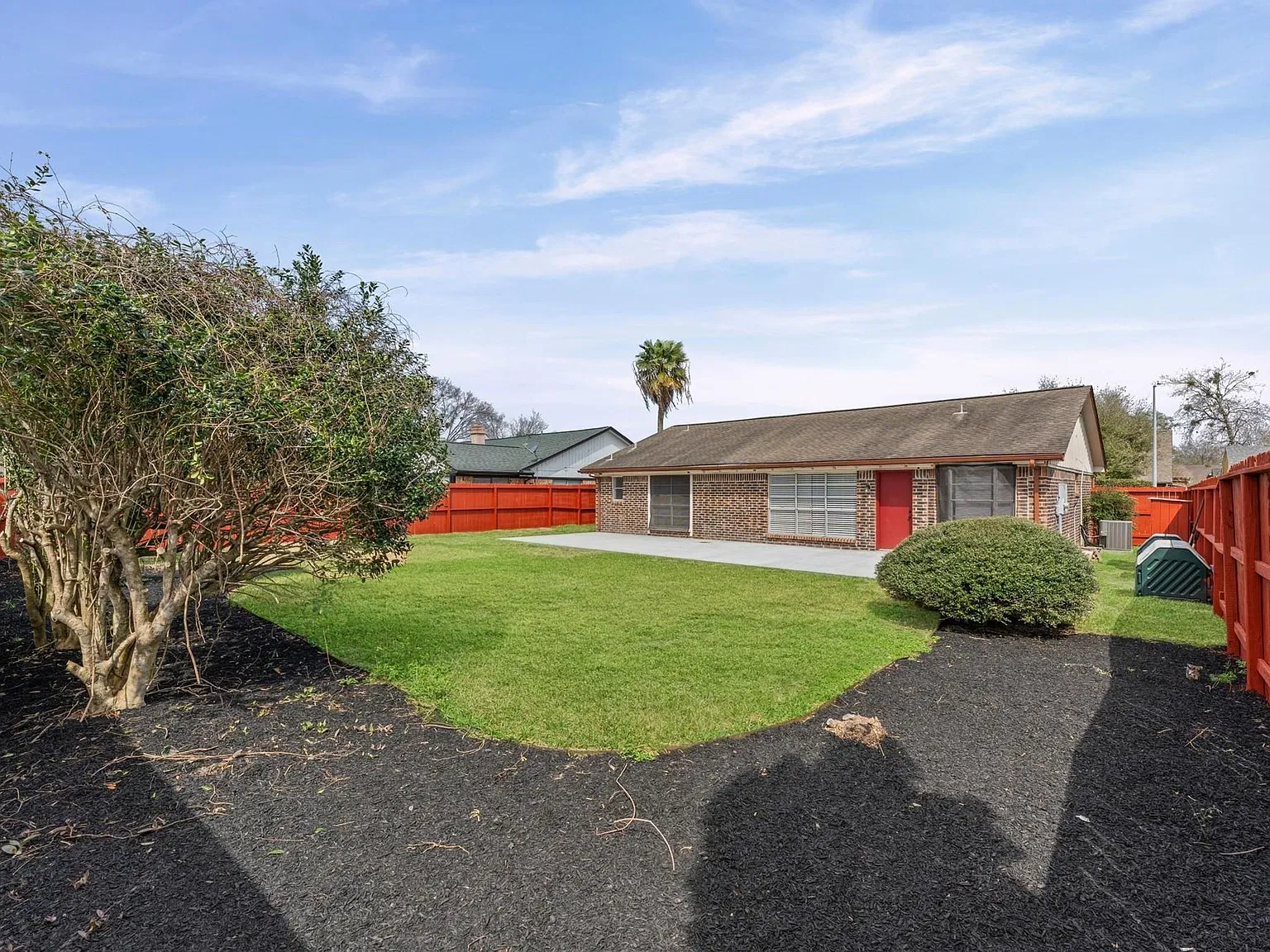 3 bed, 2.0 bath, 1204 sqft, $2,100 — Photo 3