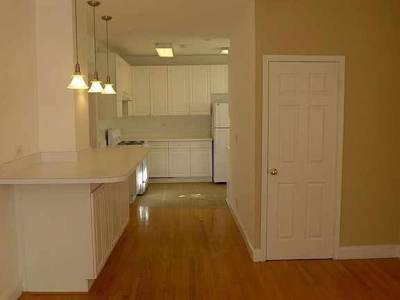 4th image of 4041 N Oakley Ave #Coach