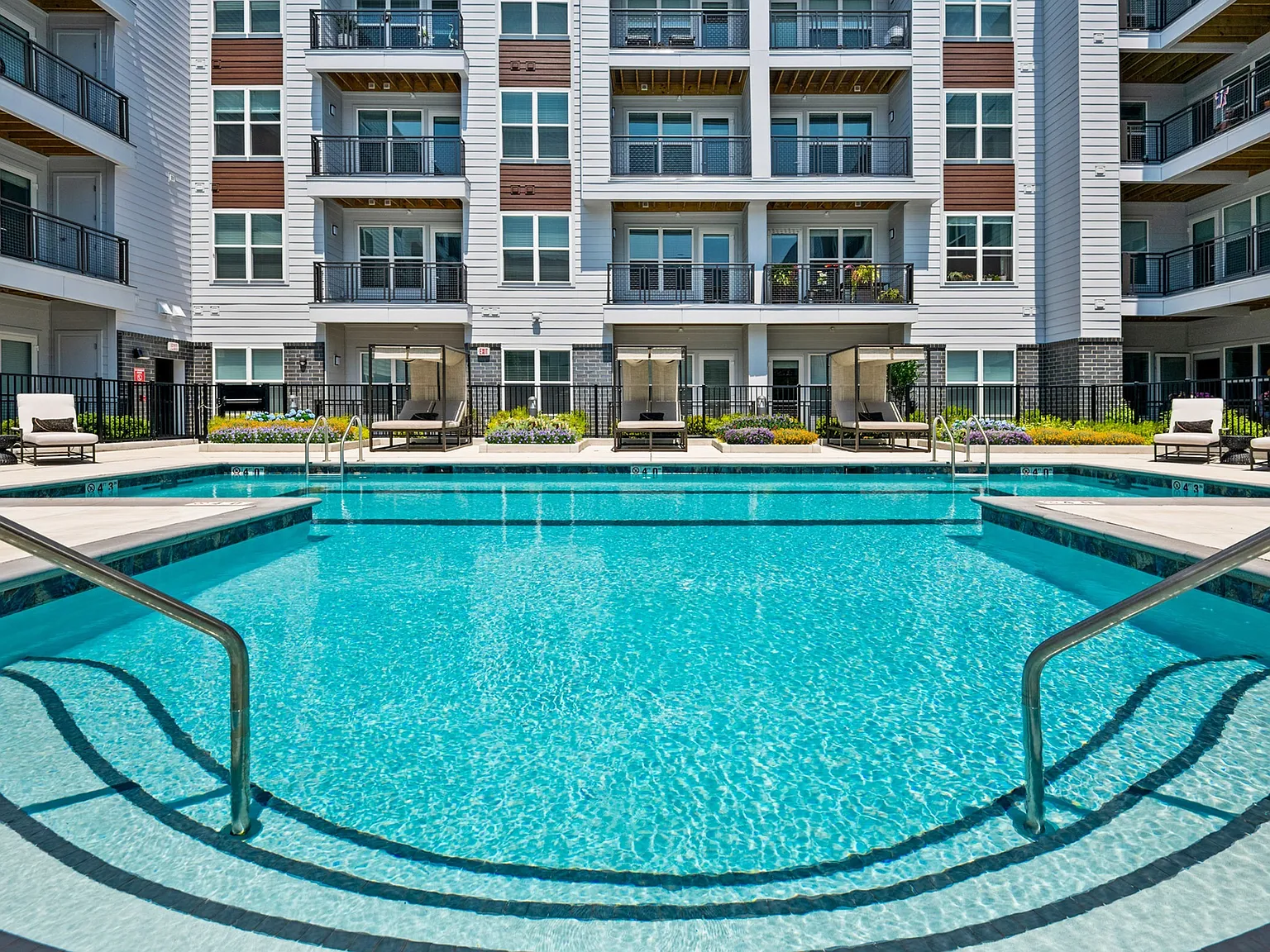 Everleigh Vernon Hills 55+ Active Adult Apartments — Photo 4
