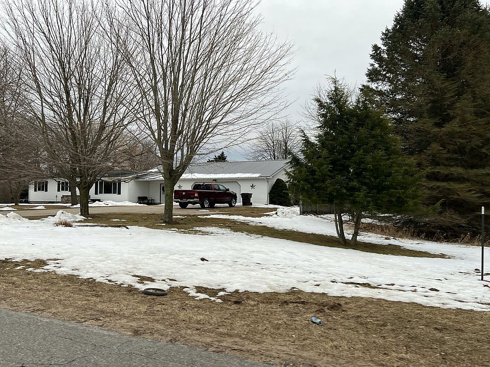 2nd image of 2215 County Line Rd W