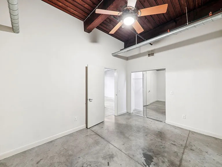 Stadium Loft Apartments — Photo 24