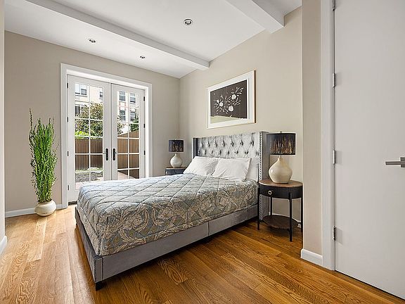 3rd image of 227 E 7th St #1