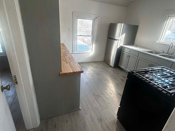 5th image of 28 Marion Ave #1/2
