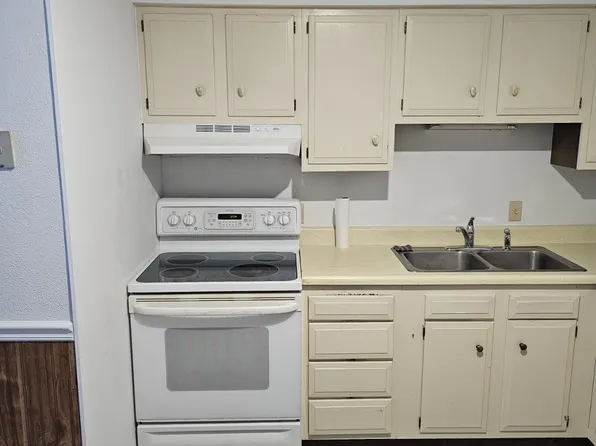 407 S Madison St, Edmore, ND 58330