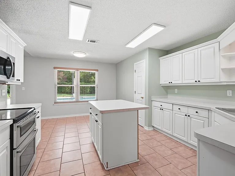 1243 Jefferyscot Dr — Photo 17