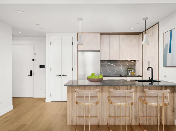 828 Metropolitan Avenue image 2 of 14