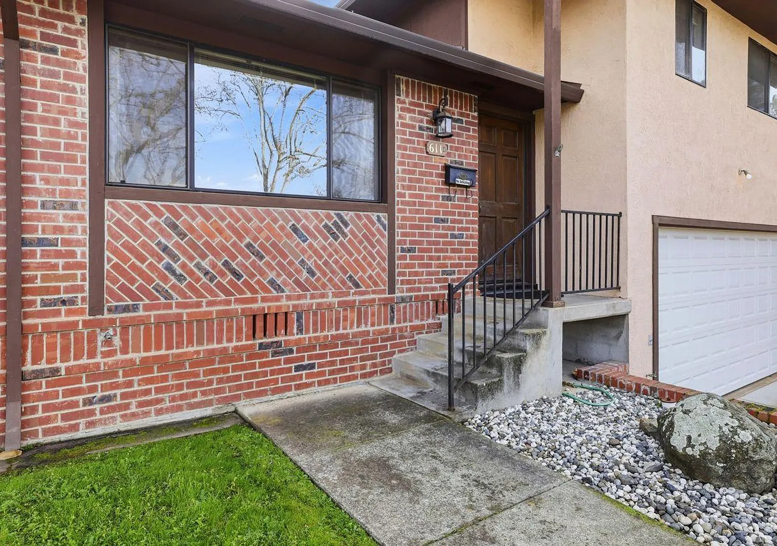 Wonderful 2bd/2ba Folsom Duplex With 2 Car Garage! — Photo 3
