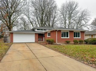 1916 Robert St, Aurora, IL 60506