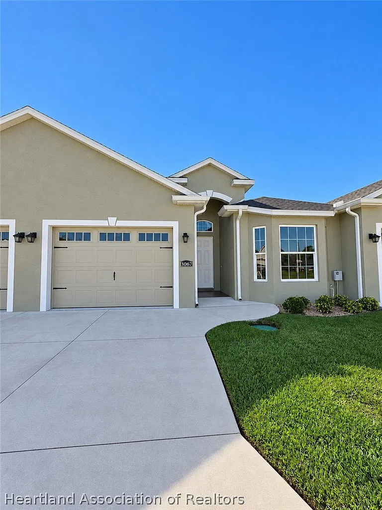 2 bed, 2.0 bath, 1569 sqft, $1,900 — Photo 1