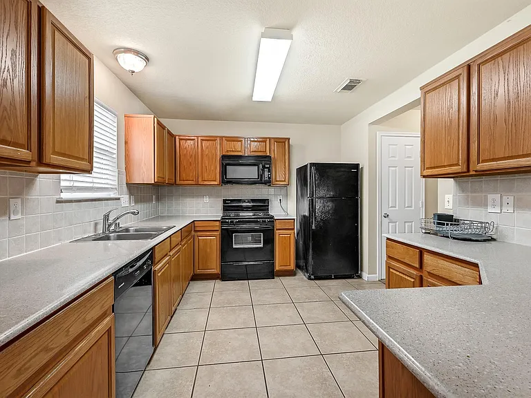 7507 Cypress Edge Dr — Photo 6
