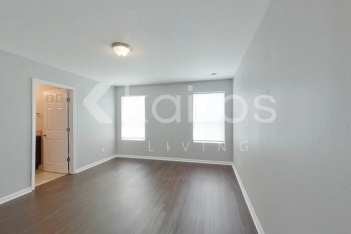 1319 Mull St — Photo 8