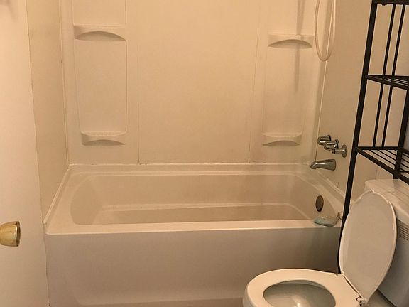 4th image of 3170 Plaza Cir