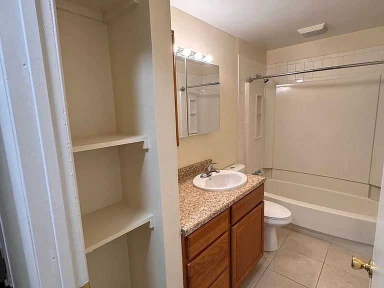 1079 North Ave — Photo 9