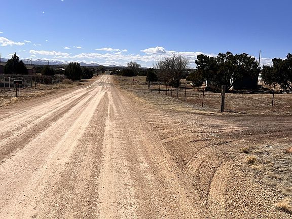 2nd image of 115 Crest Ln #5052