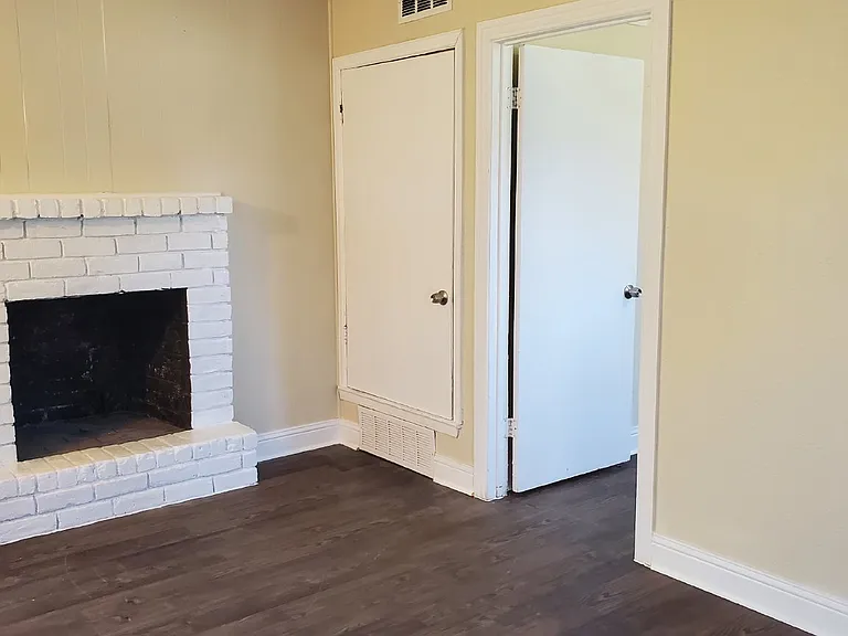 901 Redbird Dr — Photo 3