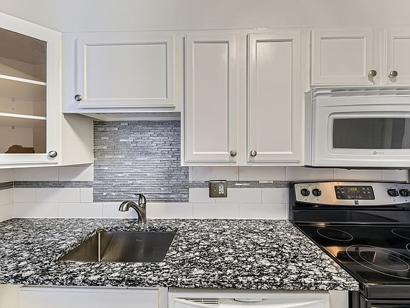 3rd image of 2047 S Milwaukee St APT 16