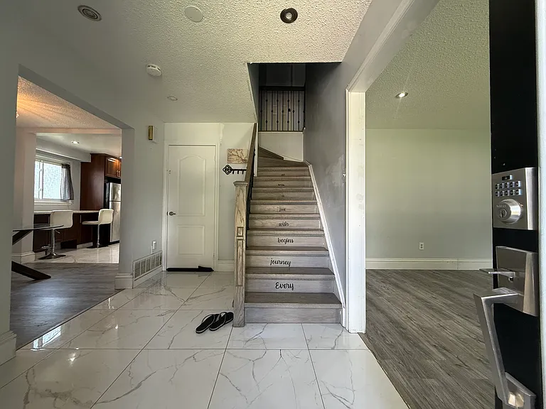 70 Jill Cres — Photo 21
