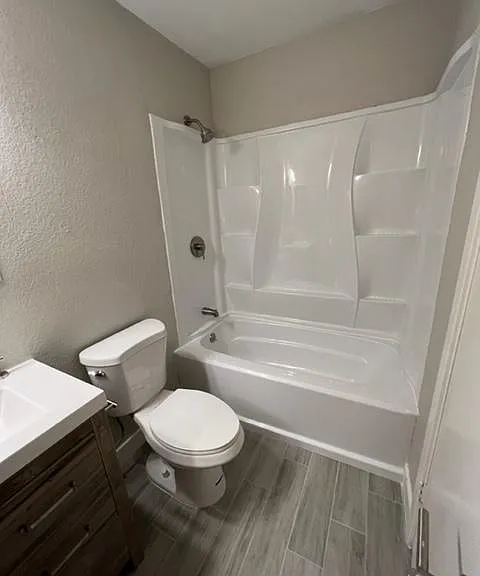 427 W Pontiac Dr #1 — Photo 12