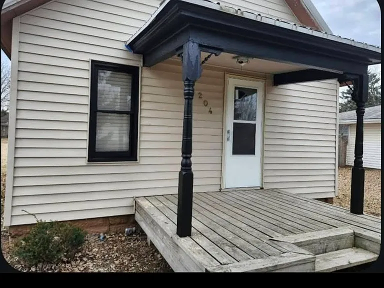 204 Oak St — Photo 5