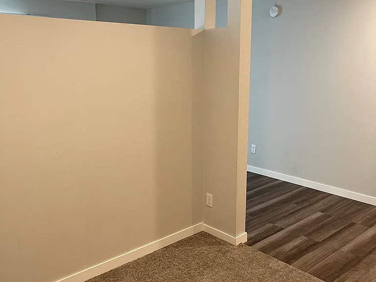 312 E Burlington St #2 — Photo 7