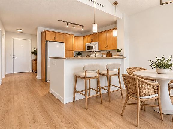 4th image of 1414 W 17th St SE #407
