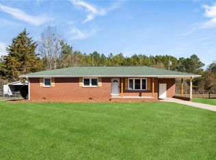 10 Lee St, Honea Path, SC 29654