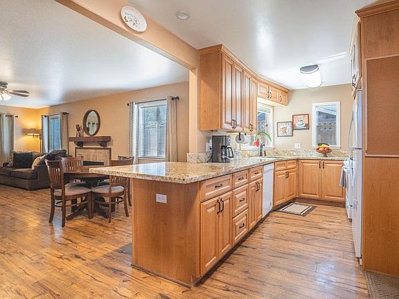 5th image of 7118 Adrian Drive