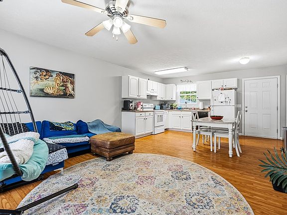 4th image of 4650 Maple Shade Cir
