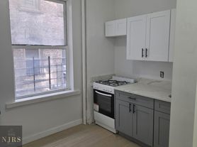550 W 180th St, New York, NY