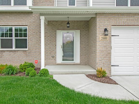 2nd image of 21000 Lakewoods Ln