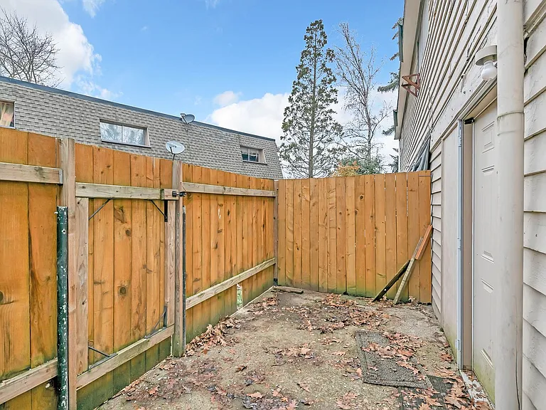 Birchwood — Photo 22