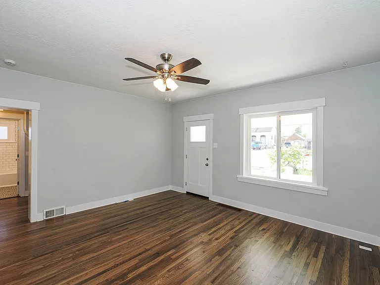 53 N 100 W — Photo 15