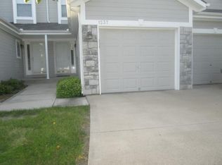 1237 NW Hidden Ridge Cir, Blue Springs, MO 64015