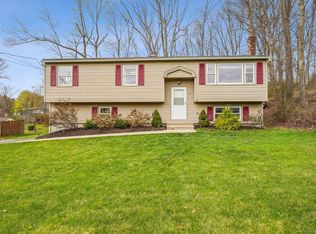33 Summerwood Dr, Wallingford, CT 06492