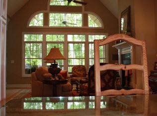 2384 Mountain Dr, Lenoir City, TN 37772