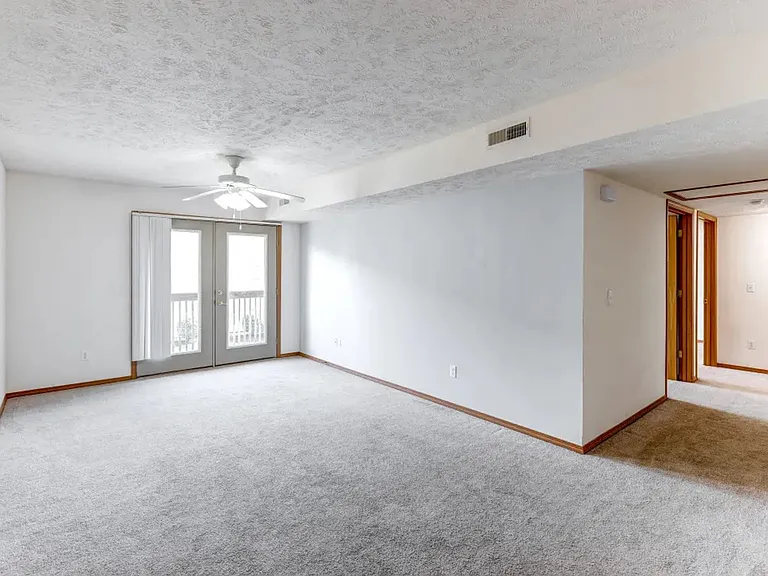 Ozark Mountain Crossing Apartments — Photo 7