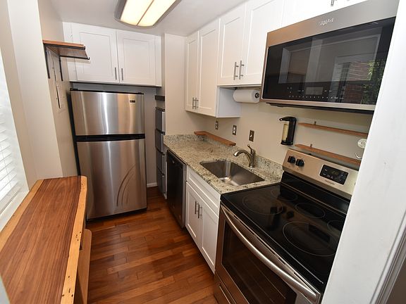 5th image of 1816 Queens Ln #4-225