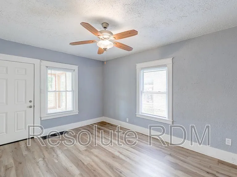 1308 E Taylor St — Photo 6