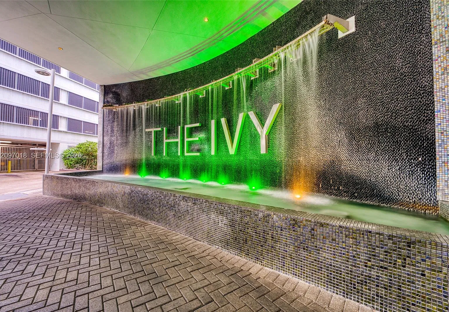 Ivy Condo — Photo 1