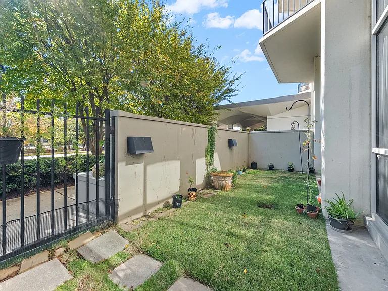 655 S Riverside Dr #104 — Photo 21