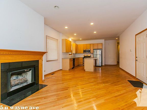 4th image of 2715 N Wayne Ave #1724