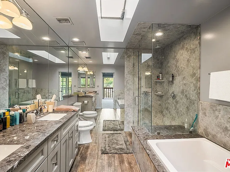2528 Angelo Dr — Photo 18