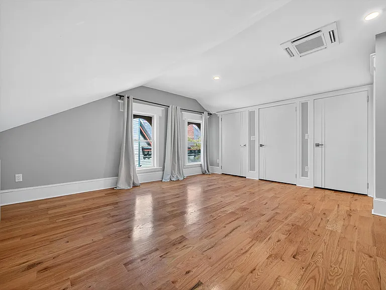 70 Sherman Pl — Photo 22